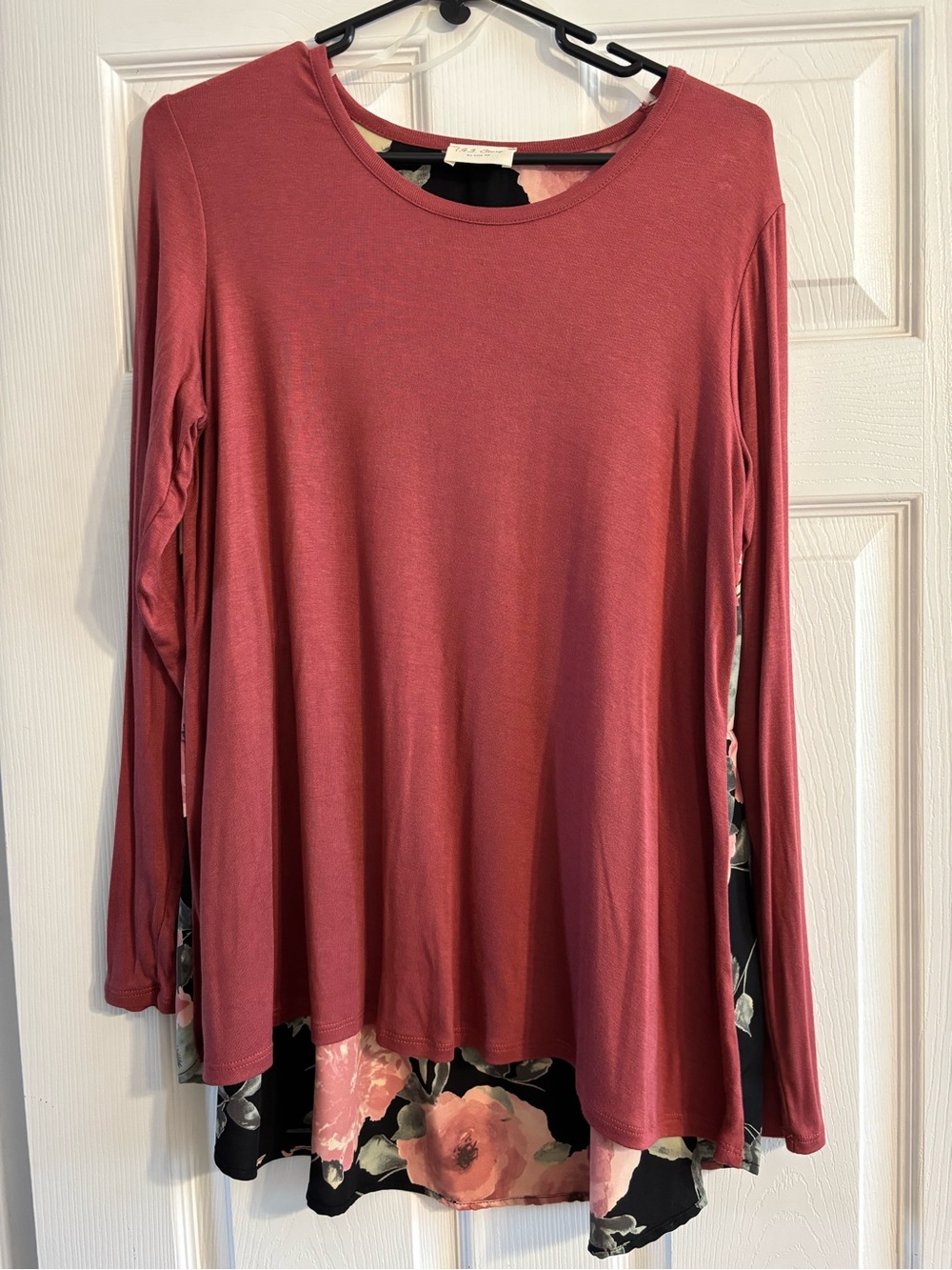 1.4.3. Story by Line Up Dusty Rose Long-Sleeve Layered Floral Hem Top